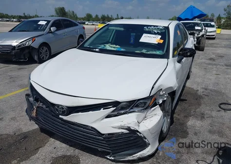 2021 Toyota Camry Le из США, поврежденный, VIN 4T1C11AK1MU598688
